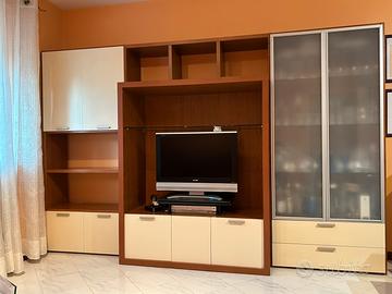 Parete soggiorno in legno ciliegio