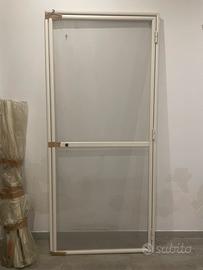 Zanzariera in alluminio a porta