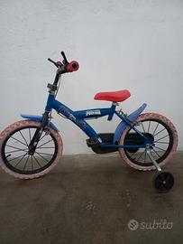 bicicletta con rotelle