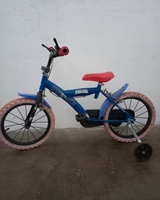 bicicletta con rotelle