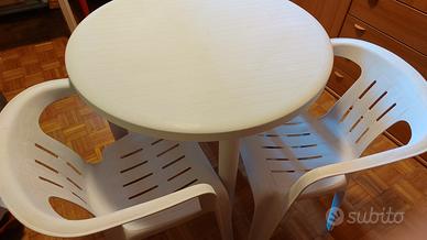 Tavolo rotondo 90 cm  e 2 sedie poltroncine resina