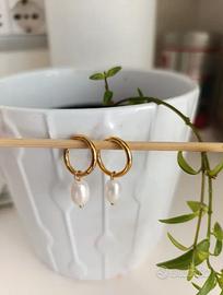 Orecchini cerchietto con perla