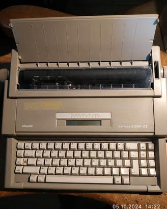 macchina da scrivere digitale olivetti L .E504 due