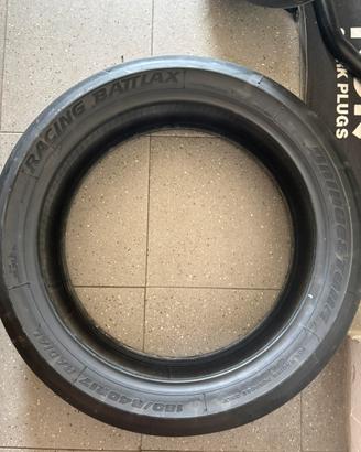 Gomme slick bridgestone