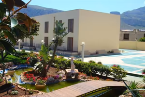 Appartamento con piscina e giardino