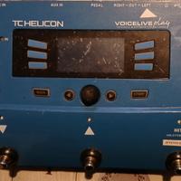 Pedale a effetti e armonie vocali