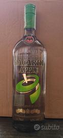 Bottiglia di Rum Bacardi Apple