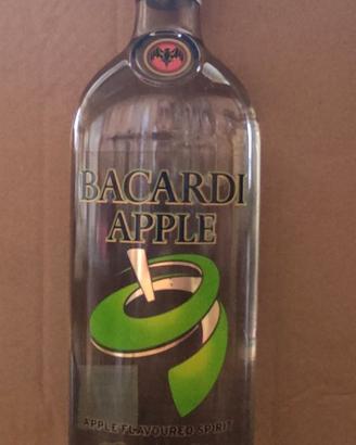 Bottiglia di Rum Bacardi Apple