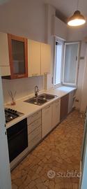 Cucina completa di elettrodomestici