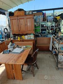 tavolo con cassapanca 