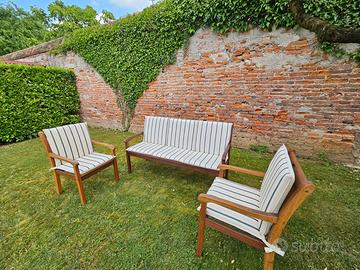 Set panchina e sedie in legno da giardino