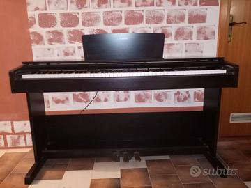 Pianoforte YAMAHA