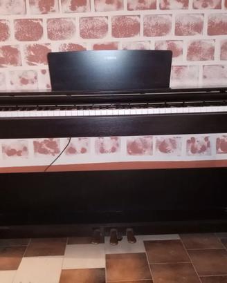 Pianoforte YAMAHA