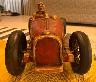 Macchinina da corsa artigianale in legno