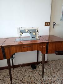 Macchina da cucire Necchi