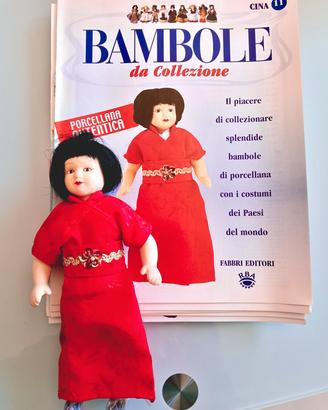 bambola di porcellana con costume cinese 