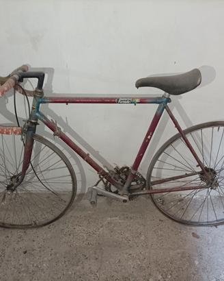 bici d'epoca da corsa da restaurare 