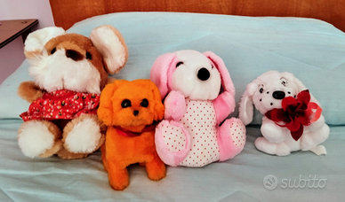 Cagnolini di peluche