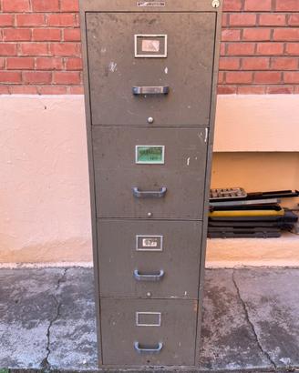 Schedario vintage in metallo