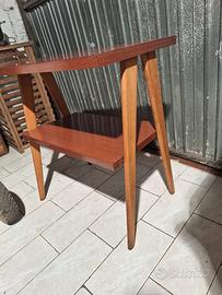 Tavolino modernista  doppio ripiano