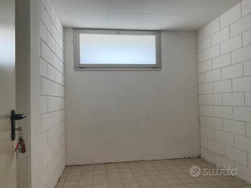 Cantina nuova centro Cagliari luminosa ampia