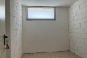 Cantina nuova centro Cagliari luminosa ampia