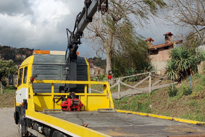 Mercedes 814 - carroattrezzi + gru