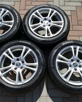cerchi in lega da 16 pollici con gomme