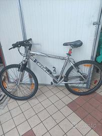 Mountain-bike marca GIANT 26