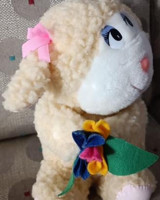 Peluche Pecora con tasca portadolci cm. 25