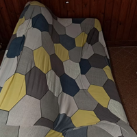 Due coperture per divani da due posti.