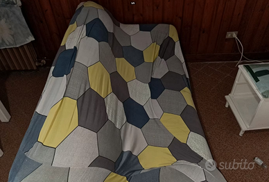 Due coperture per divani da due posti.