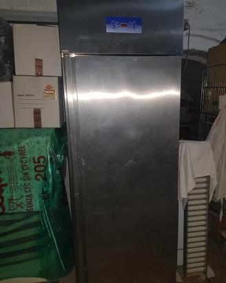 armadio frigo 220v