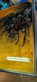 Tavolo antico con piano in resina epossidica