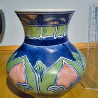 Vaso in ceramica decorata a mano