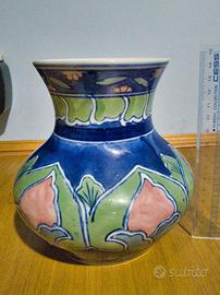 Vaso in ceramica decorata a mano