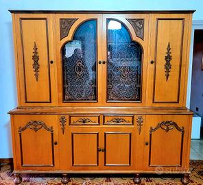 credenza con vetrina in legno 