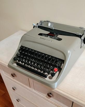 macchina da scrivere vintage studio 44 Olvietti