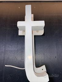 Lettera t ex insegna in metallo luce riflessa