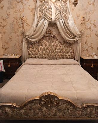 Letto matrimoniale tappezzato più accessori