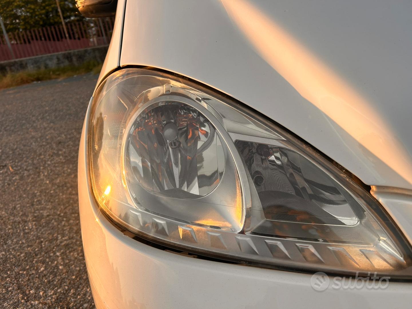 Mercedes-Benz A180 2012 photo 4