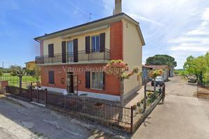 Acquaviva di Montepulciano (SI), casa singola con