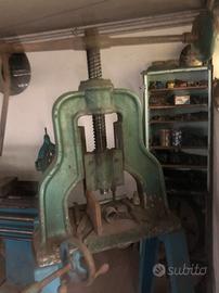 Pressa manuale