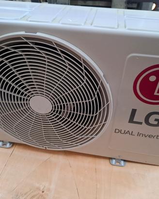 Unita' esterna LG 12000Btu.  R32