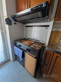 Cucina a gas con cappa