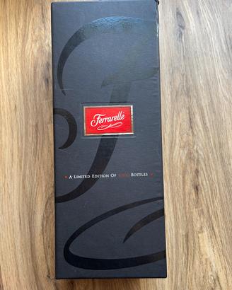 Bottiglia limited edition ferrarelle