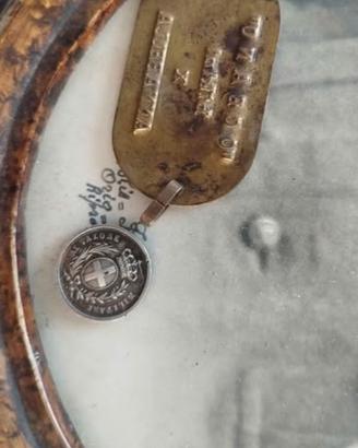 medaglia e piastrina militare 