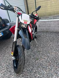 Aprilia svx 550
