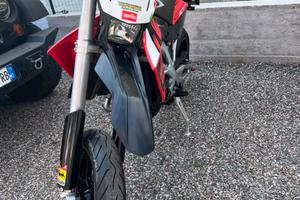 Aprilia svx 550