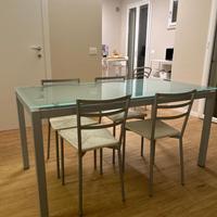 Tavolo + 4 sedie
